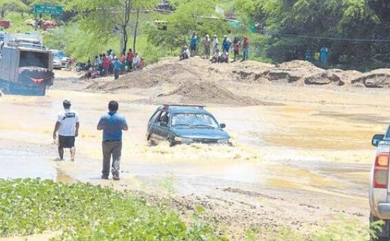 image for Fuertes lluvias azotan la sierra de la región Piura