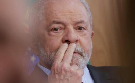 image for Lula da Silva demitiu o comandante do Exército César de Arruda