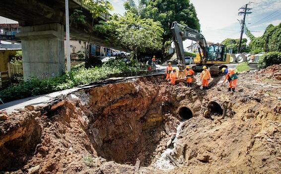 image for Prefeitura intensifica obra emergencial próxima ao viaduto 