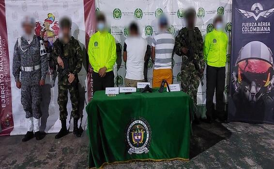 CAPTURA DE DOS SUJETOS POR EL DELITO DE TENTATIVA DE HOMICIDIO Y DESPLAZAMIENTO FORZADO EN AREA NO MUNICIPALIZADA DEL AMAZONAS