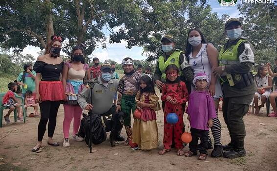 DESPEDIMOS EL MES DE LOS NIÑOS EN LETICIA, CON DETALLES Y DULCES