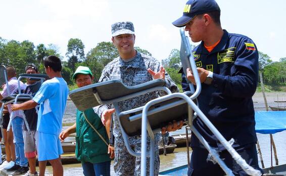 Con alegría comunidad indígena recibió donación en el Amazonas