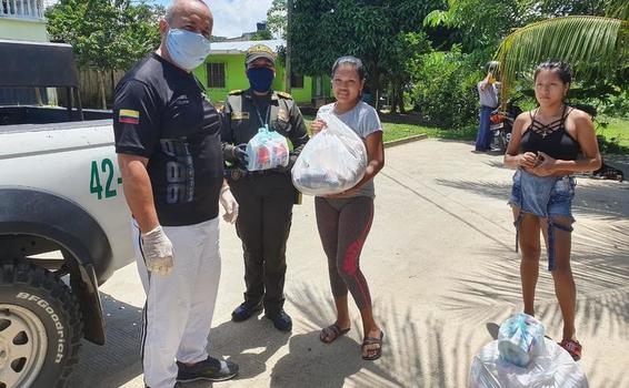 LA RADIO POLICÍA 98.9 FM Y CIUDADANOS VOLUNTARIOS GENEROSOS  DONAN Y ENTREGAN AYUDAS HUMANITARIAS A FAMILIAS NECESITADAS 