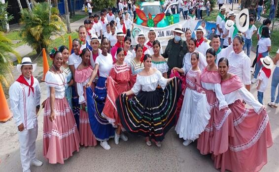 GRAN PARTICIPACIÓN DE LA POLICIA NACIONAL EN LAS FIESTAS SAN PEDRINAS EN LETICIA - AMAZONAS