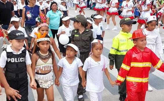 GRAN HOMENAJE DE LA JUVENTUD A LA FUERZA PÚBLICA 