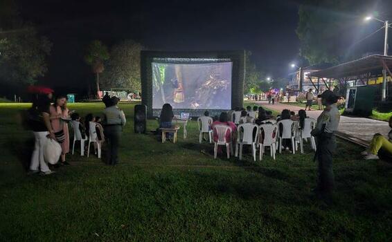 CINE AL PARQUE EN PUERTO NARIÑO - AMAZONAS