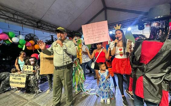 LA GOBERNACIÓN DEL AMAZONAS Y LA POLICÍA SE UNIERON PARA LLEVAR SONRISAS A LOS NIÑOS Y NIÑAS EN EL DÍA DULCE