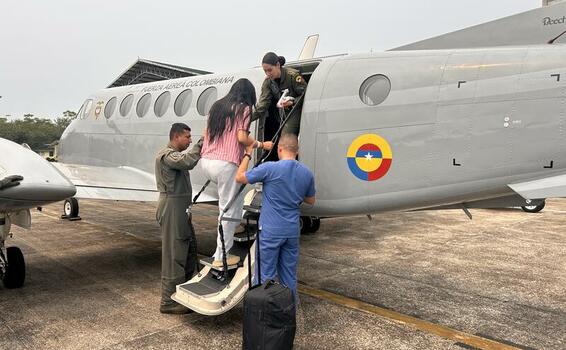 Mujer con problemas cardiacos fue transportada desde Leticia por su Fuerza Aérea