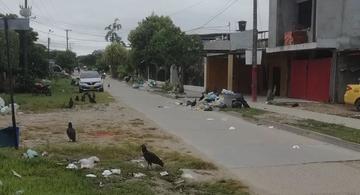 image for Calle de Leticia inundada de basura