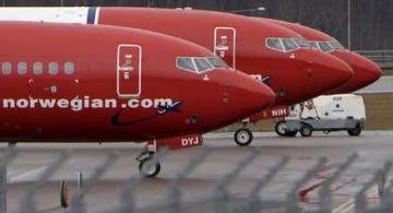 Avios estacionados en un aeropuerto del mundo